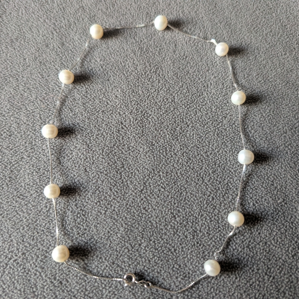 Sterling silver necklace with fresh water pearls  (never worn)